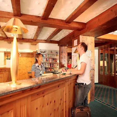 Отель Alpine Club - Adults Only Ароза